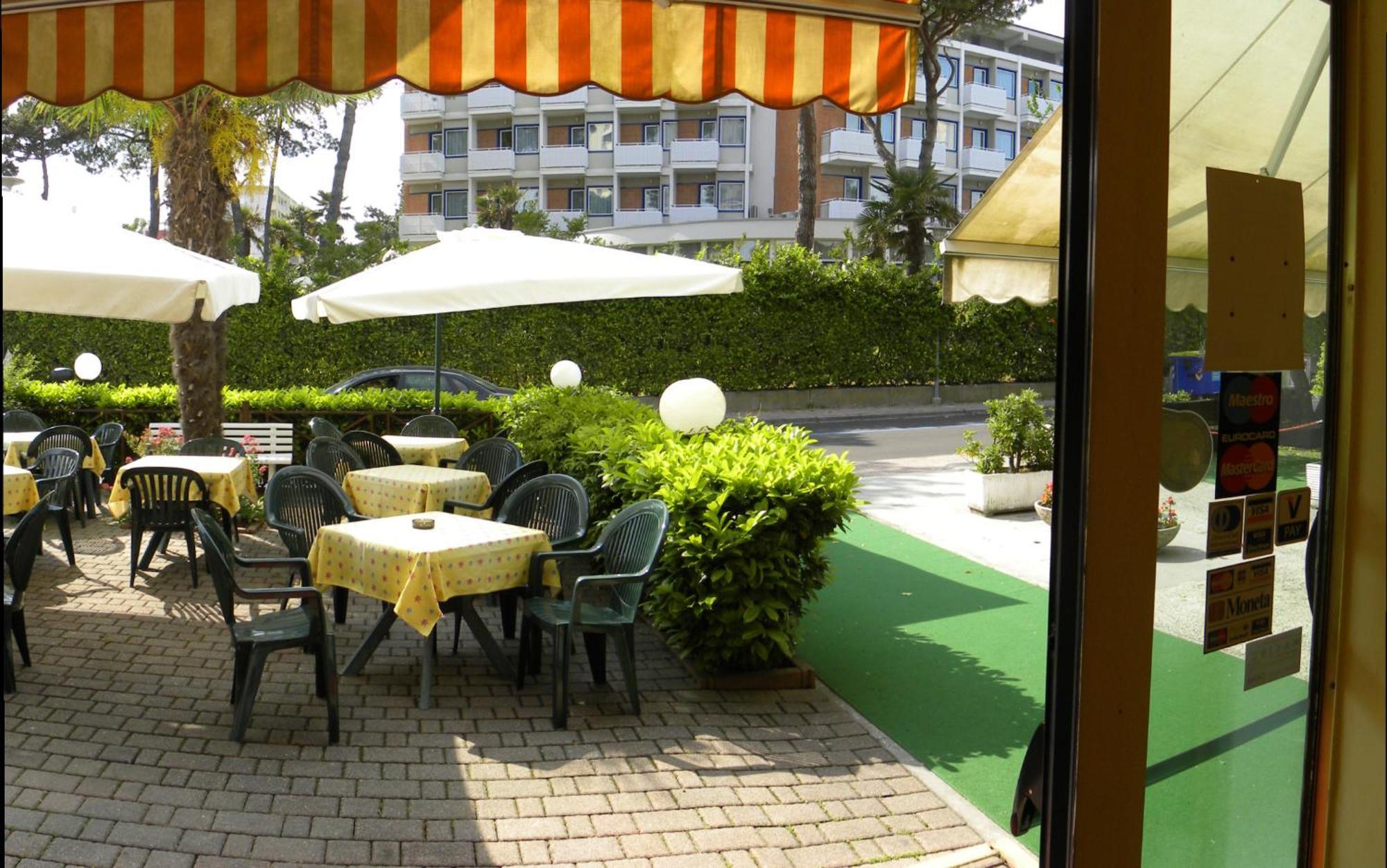 Hotel Santa Cruz Lignano Sabbiadoro Exterior foto